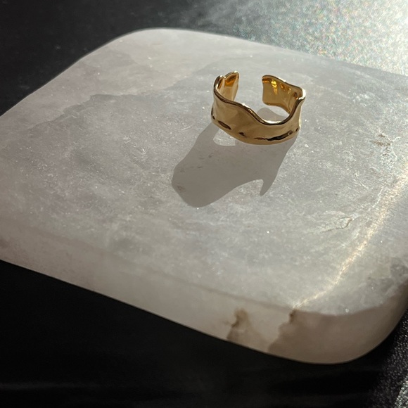 Hammered 18K Gold Vermeil Ring - Bruna the label - Picture 3 of 4